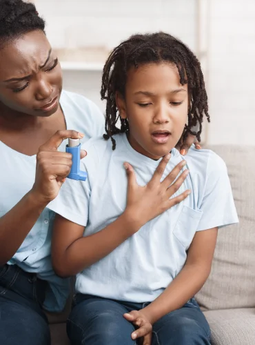 Physiotherapist providing asthma physiotherapy treatment at home in Karachi