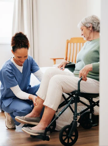 Physiotherapist providing the best physiotherapy home service in Karachi