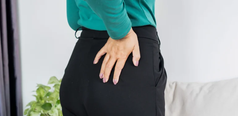 Physiotherapist providing chronic hip pain physiotherapy treatment at home in Karachi