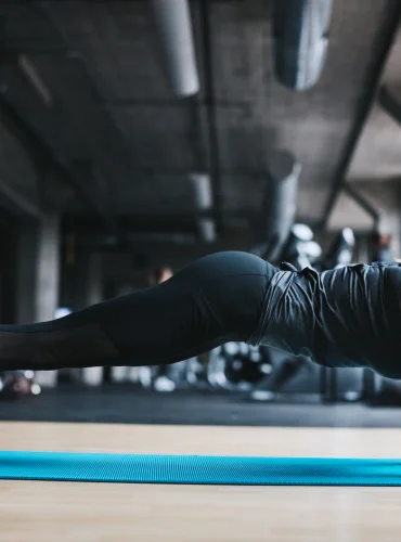 Physiotherapist providing core stability training for athletes at home in Karachi