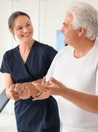 Physiotherapist providing frailty syndrome physiotherapy treatment at home in Karachi