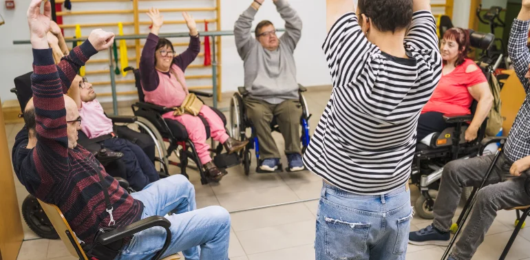 Physiotherapist providing functional impairment physiotherapy treatment at home in Karachi