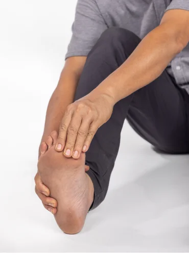 Physiotherapist providing metatarsalgia physiotherapy treatment at home in Karachi