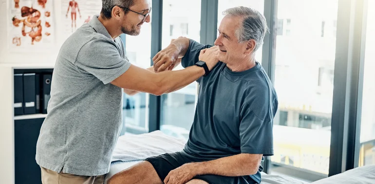 Physiotherapist providing mobility limitation physiotherapy treatment for the elderly at home in Karachi