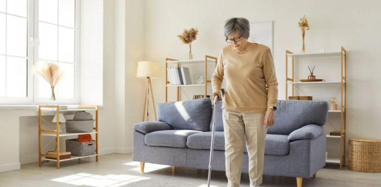 Physiotherapist providing osteoporosis physiotherapy treatment at home in Karachi