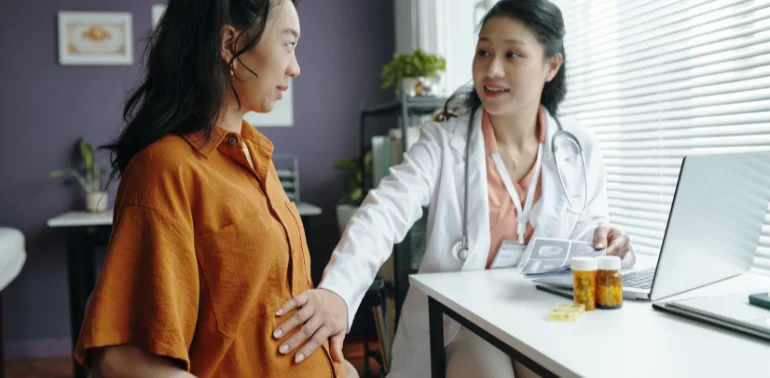 Physiotherapist providing prenatal and postpartum physiotherapy treatment at home in Karachi