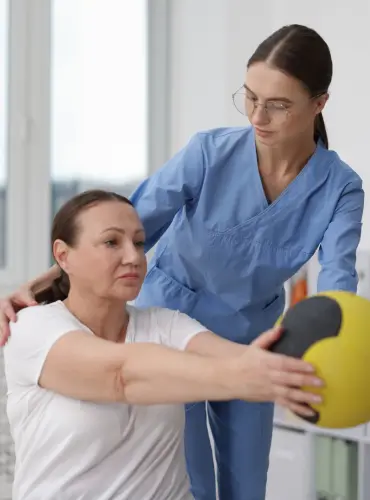 Physiotherapist providing prenatal and postpartum physiotherapy treatment at home in Karachi