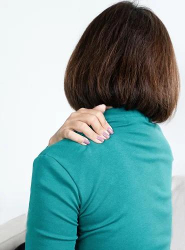Physiotherapist providing repetitive strain injury physiotherapy treatment at home in Karachi