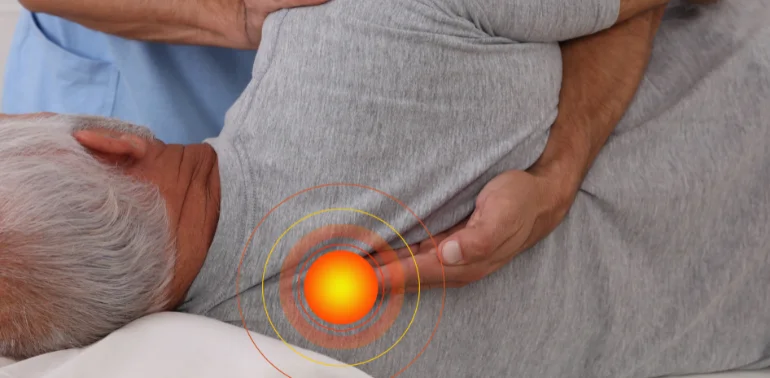 Physiotherapist providing thoracic spine pain physiotherapy treatment at home in Karachi